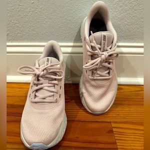 Nike Women's Revolution 5 Running Shoes